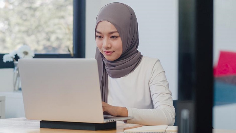 Modis dan Stylish, Ini Dia Tutorial Pashmina Simple dan Kekinian untuk Remaja