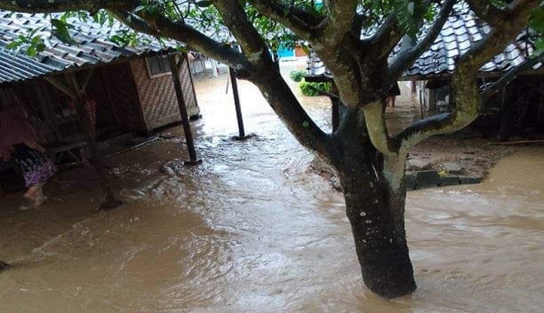 Jelang Lebaran, 3 Rumah Ustaz di Sukabumi Terendam Banjir akibat Tanggul Jebol