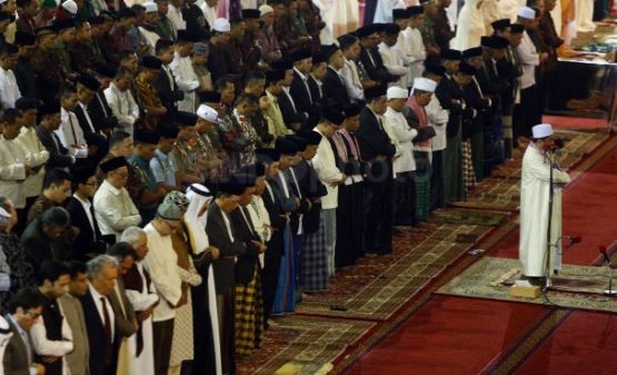 Bacaan Takbir 7 Kali-5 Kali Sholat Idul Fitri, Lengkap Tata Cara dan Niatnya