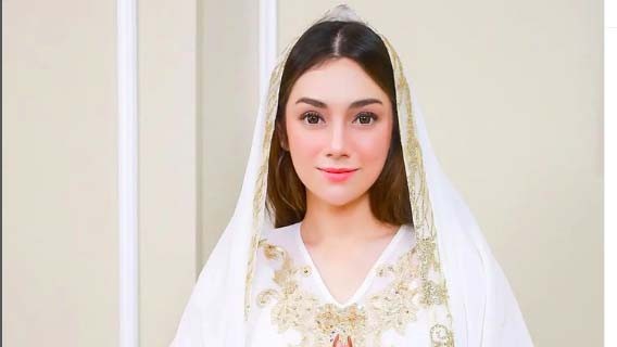 7 Artis Non Muslim yang Bisa Salat dan Baca Al Quran, Ada yang Lahir dari Orangtua Beda Agama