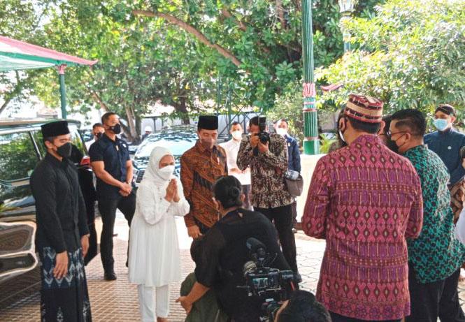  Datang ke Keraton Jogja, Jokowi dan Ibu Iriana Disambut 3 Putri Sultan 