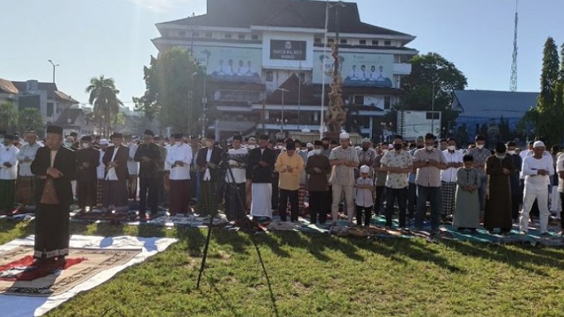 Jokowi Bolehkan Lepas Masker, MUI : Salat Jamaah Tak Perlu Pakai