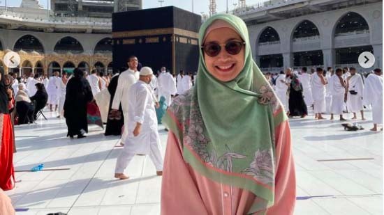 Pilih Lebaran di Makkah, Penampilan Desy Ratnasari Bikin Pangling 