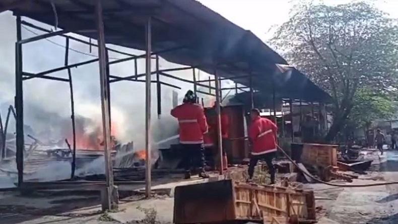 Pasar Mebel di Solo Terbakar, 25 Kios Pedagang Ludes Dilalap Kobaran Api