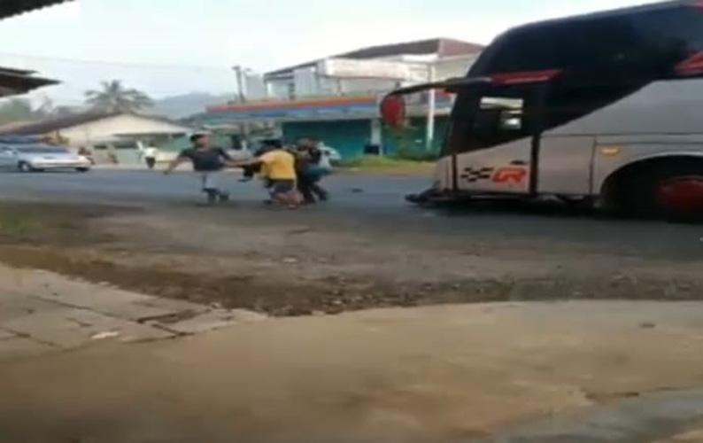 Hendak Mudik ke Purworejo, Pengendara Motor Ini Tabrak Bus Pariwisata di Banyumas