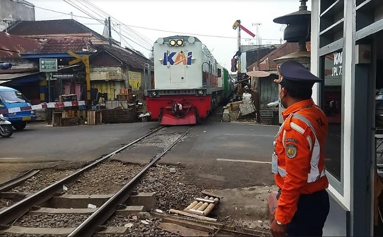 Kemenhub Bakal Tutup Perlintasan Sebidang KA dengan Lebar Jalan Kurang dari 2 Meter