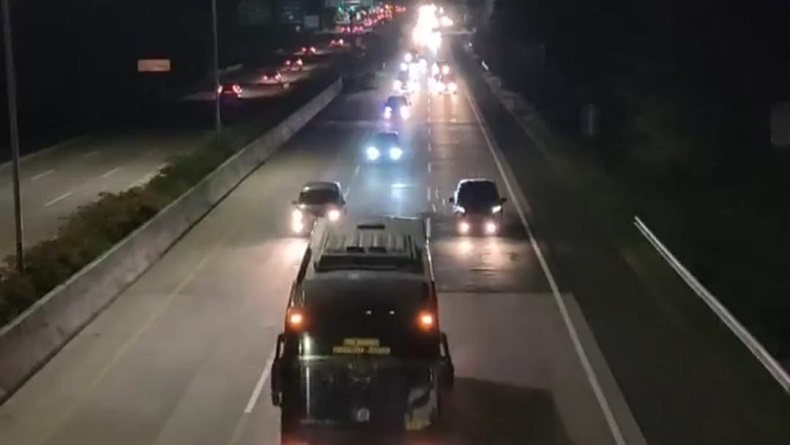 Arus Balik Pemudik Padati Tol Palimanan, Lalu Lintas Ramai Lancar