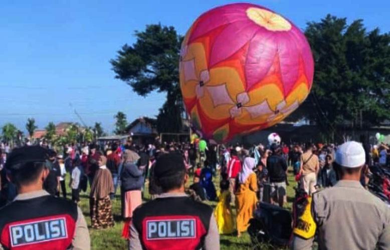 Dijaga Polisi, Begini Penampakan Festival Balon Udara di Wonosobo