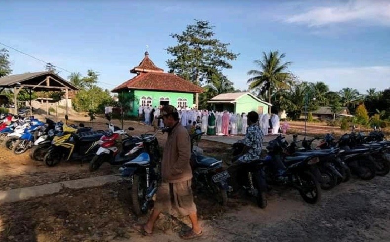 Momen Umat Katolik Jaga Parkir Salat Idul Fitri, Netizen : Ini Baru Bhinneka Tunggal Ika