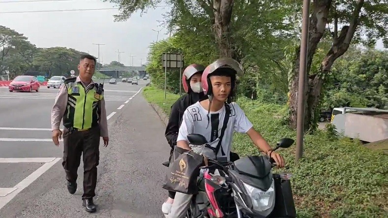 Antar Kekasih Lebaran, Pengendara Motor Ini Tak Sadar Masuk Jalan Tol gegara Ikuti GPS 