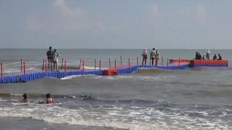 Ribuan Pengunjung Padati Pantai Alam Indah Tegal saat Libur Lebaran