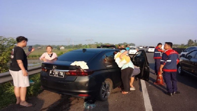 Arus Balik Lebaran, Dua Mobil dari Semarang Arah Jakarta Kecelakaan di Tol Pemalang-Batang