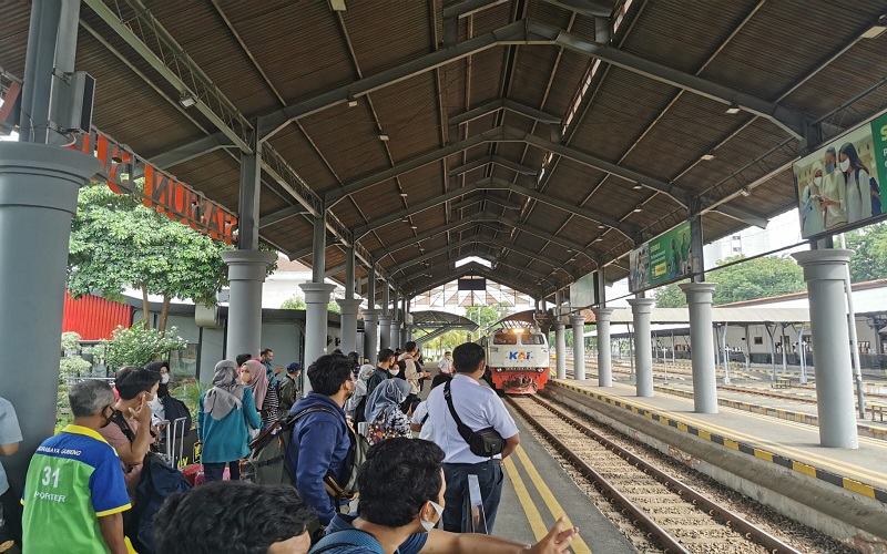 KAI Catat Penumpang Arus Balik Lebaran hingga 8 Mei Sebanyak 389.812 Orang