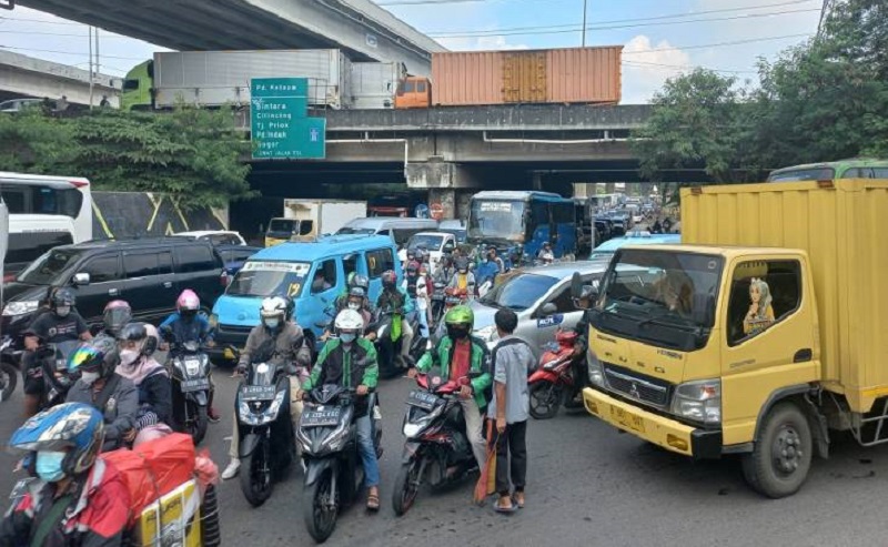 Terjebak Macet Parah di Kalimalang, Warga: Sudah Lebih dari 1 Jam
