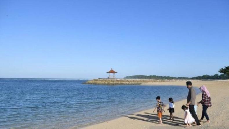Liburan di Bali, Ini Momen Jokowi dan 4 Cucu Menikmati Keindahan Pantai Nusa Dua