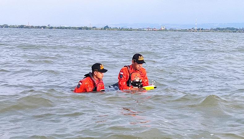 Asyik Mancing di Pelabuhan, Warga Kendal Hilang Tenggelam Digulung Ombak