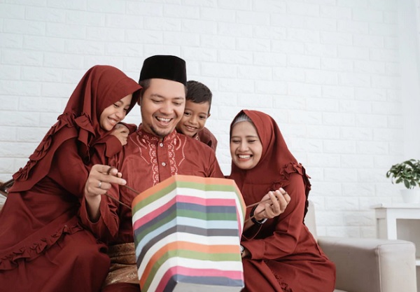 Beli Baju Baru saat Lebaran? Pakar Lingkungan UNS Ingatkan Bahaya Limbah Pakaian