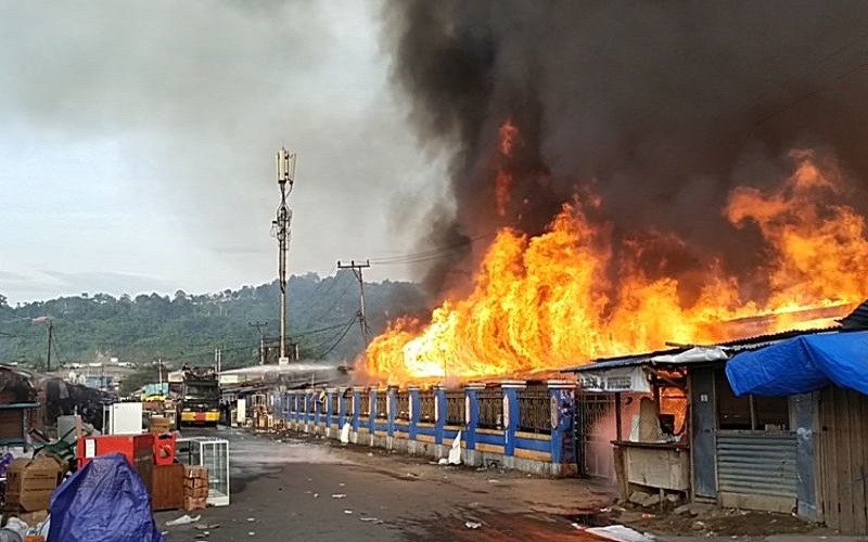 Pasar Wosi Manokwari Terbakar, Ratusan Kios Hangus