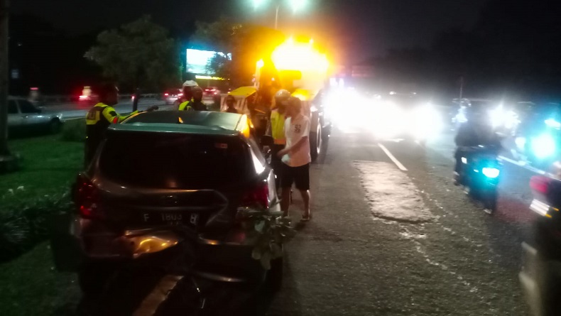 Kecelakaan Beruntun Terjadi di Tol Jagorawi, Tiga Mobil Ringsek