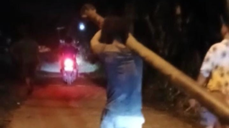 Gotong Besi Tengah Malam, Pria di Jambi Dibekuk Petugas Ronda