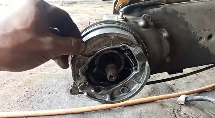 Cara Perawatan Rem Tromol Sepeda Motor, Cek 5 Komponen Ini