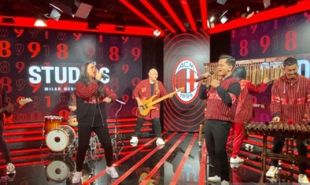 Musik Angklung Mengalun Merdu di Markas AC Milan