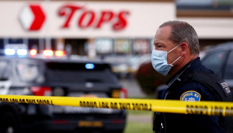 Brutal, Pria 18 Tahun Tembaki Pengunjung Supermarket di New York Tewaskan 10 Orang
