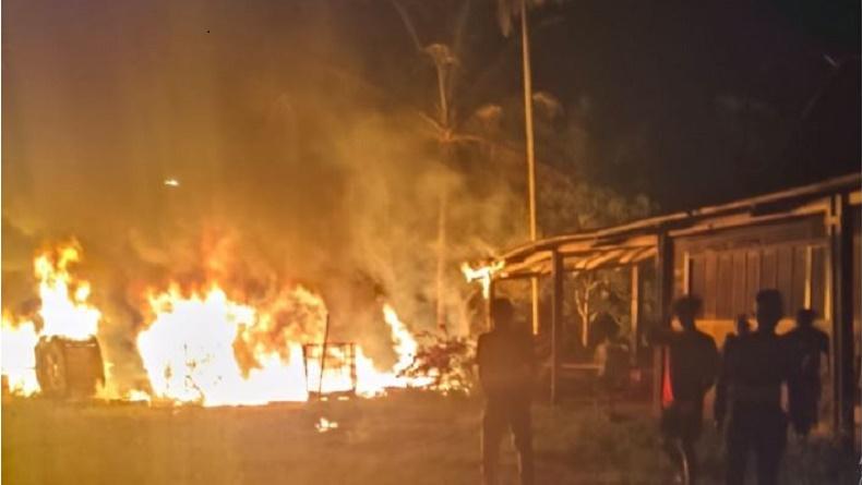 Rumah Mertua Bupati Madina Terbakar Tengah Malam, Kobaran Api Lalap Habis Bangunan