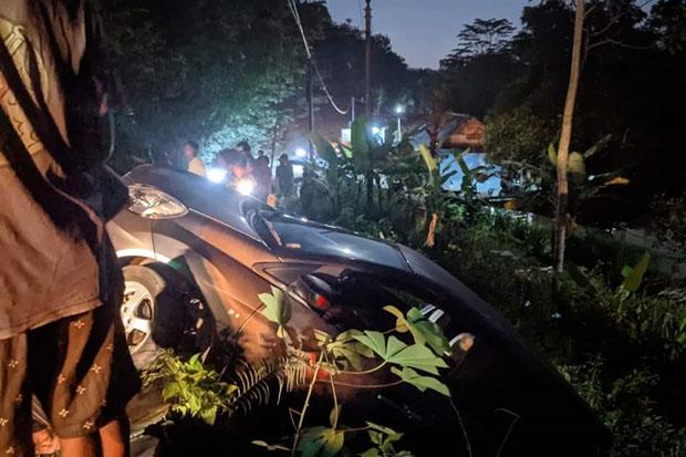 Tak Kuat Menanjak di Mangunan Dlingo, Bus Hantam 2 Mobil di Belakangnya