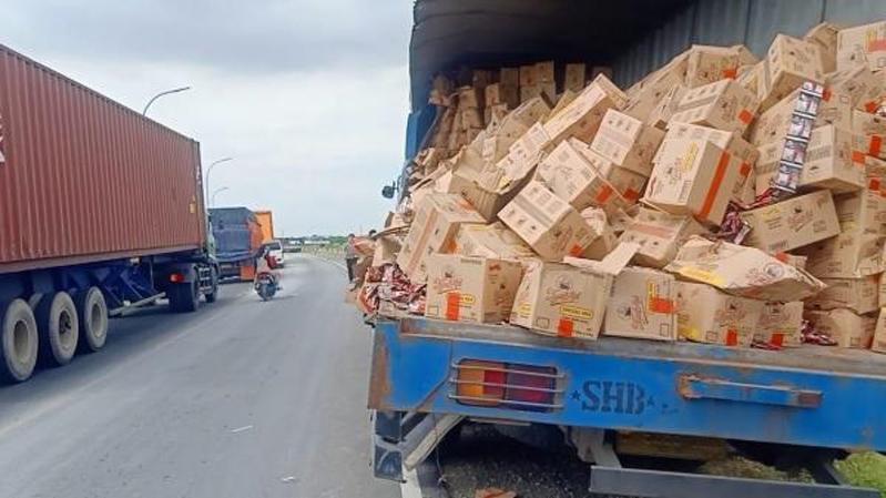 Cerita Sedih Sopir Truk Kecelakaan di Jalingkut Tegal-Brebes, Barang Muatan Dijarah Warga
