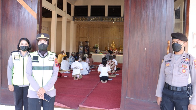Polres Sukoharjo Jaga Ketat Vihara saat Perayaan Hari Raya Waisak 
