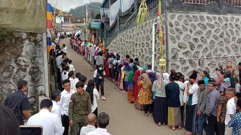  Indahnya Toleransi di Lereng Merbabu, Warga Islam, Kristen dan Katolik Salami Umat Buddha