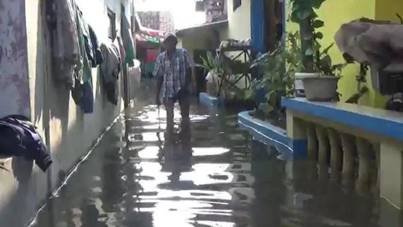 Ratusan Rumah di Pekalongan Terendam Banjir, Warga Enggan Mengungsi 