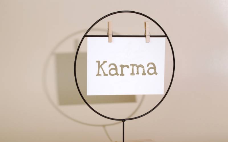 Hukum Karma Menurut Islam, Bolehkah Percaya Karma?
