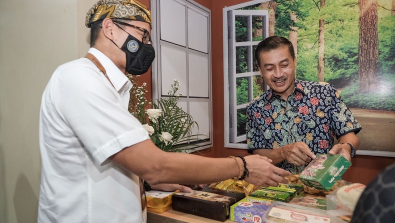 Pacu Kualitas Produk, Sandiaga Uno: Kemenparekraf Siap Dampingi UMKM Kampung Singkong Argowiyoto Salatiga