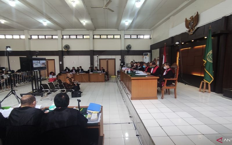 Hakim Pertanyakan Status Rangkap Jabatan Direktur PDPDE Sumsel, Ini Jawaban Alex Noerdin