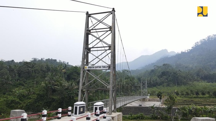 Pemerintah Targetkan 50 Jembatan Gantung Rampung Awal Tahun Ini