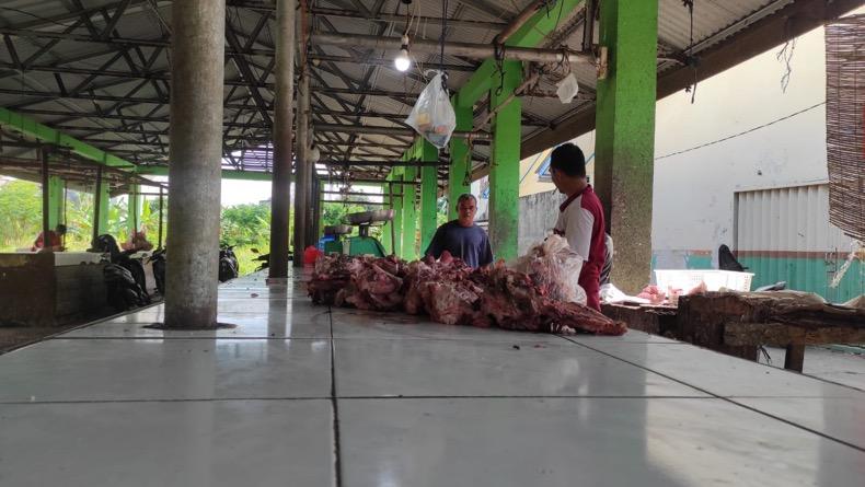 Wabah PMK Merebak, Penjualan Daging Sapi di Pasar Tradisional Muntok Menurun