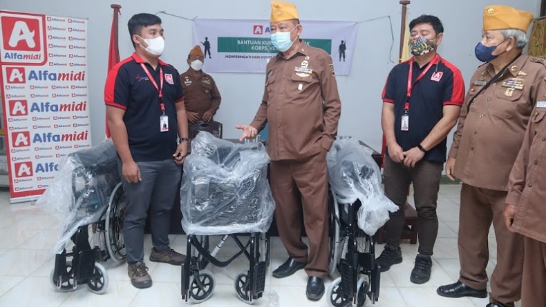 Veteran Pejuang Kemerdekaan di Manado Dapat Santunan Kursi Roda   
