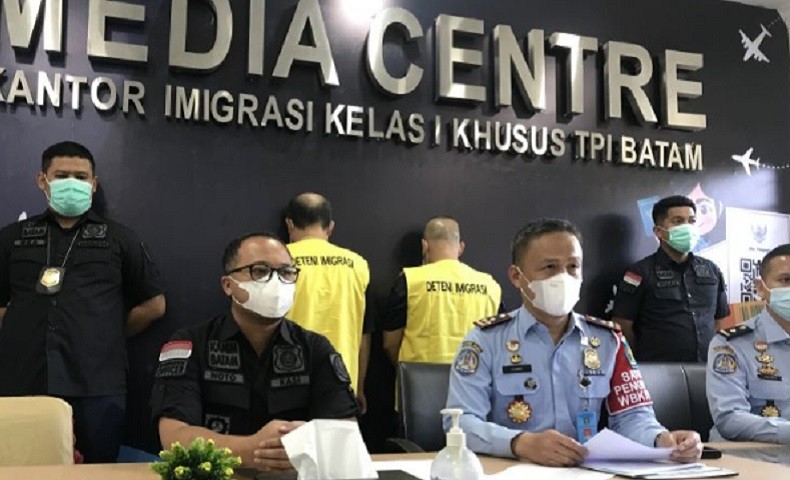 Dua Tahun Hidup di Batam Tanpa Izin, WNA Malaysia dan Singapura Dideportasi