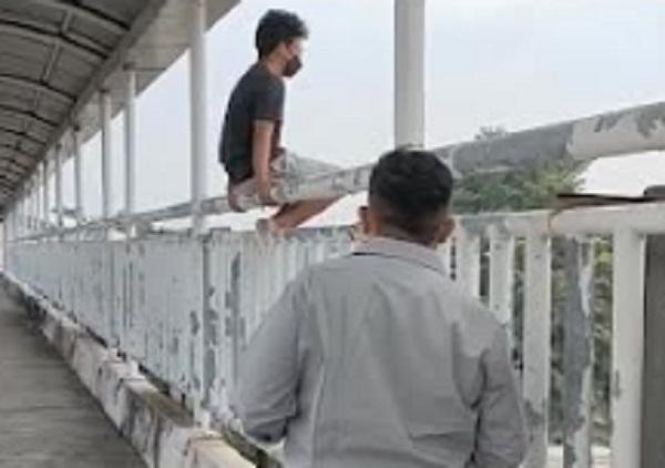 Kisah Polisi yang Gagalkan Aksi Bunuh Diri Remaja di JPO, Begini Peristiwanya