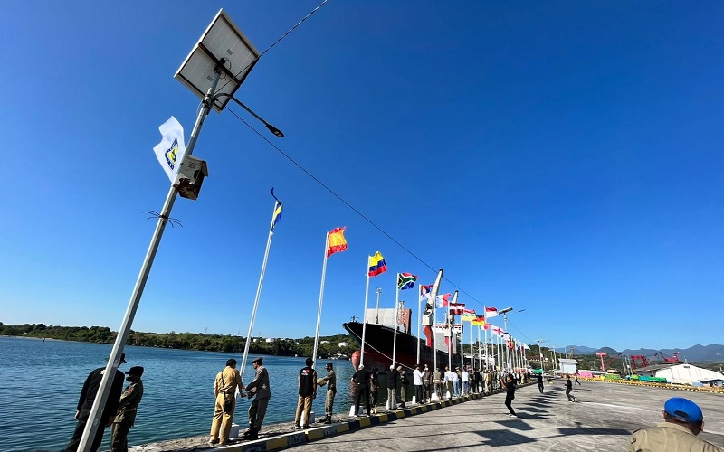 Jelang MXGP Samota, Merah Putih hingga 19 Bendera Negara Peserta Berkibar di Pelabuhan Badas