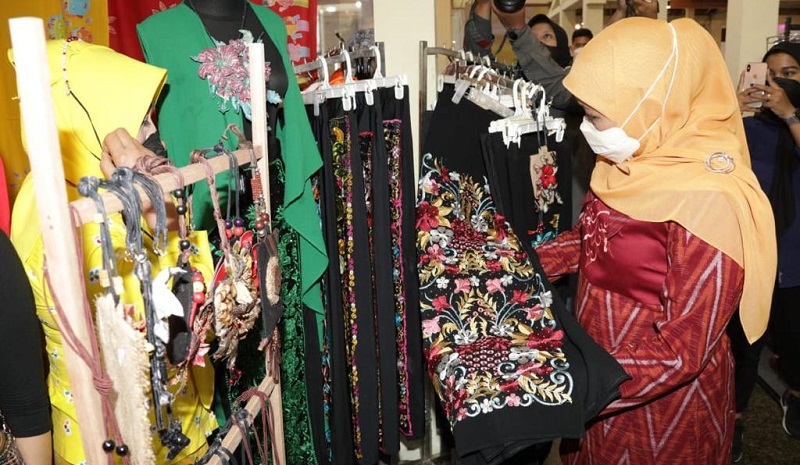 Pulihkan Ekonomi, Gubernur Khofifah Imbau Masyarakat Pakai Produk Lokal