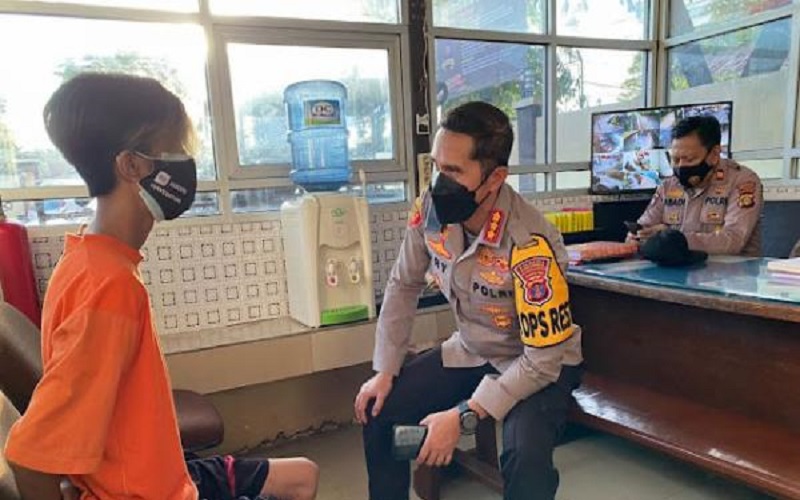 Apes, Rampok Taksi Online Terkunci Dalam Mobil gegara Korban Teriak Minta Tolong