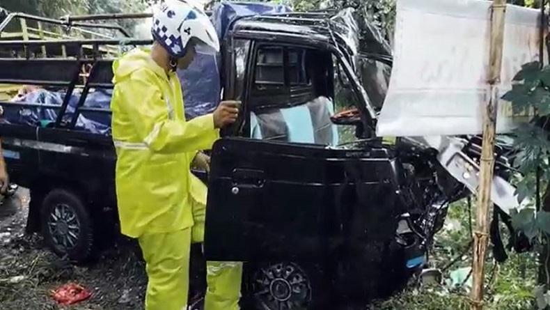 Tabrakan Truk vs Mobil Bak Terbuka di Pemalang, 3 Orang Korban Terjepit  