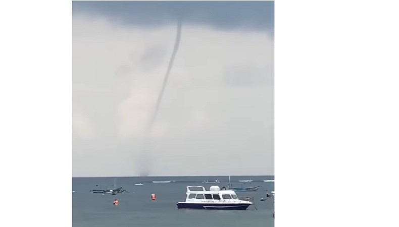 Viral Waterspout Muncul di Pantai Sanur Bali, BMKG Minta Nelayan Menjauh