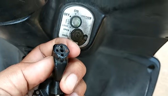Cara Membuka Kunci Sepeda Motor yang Tertutup, Cek Bagian Magnet