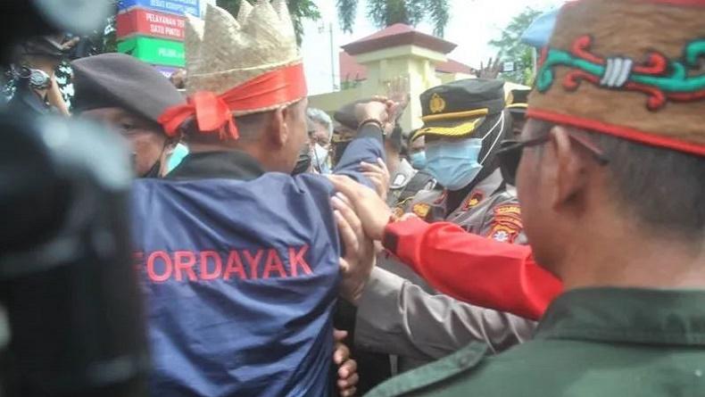 Terdakwa Narkoba Divonis Bebas, Warga dan Ormas Adat Demo PN Palangka Raya