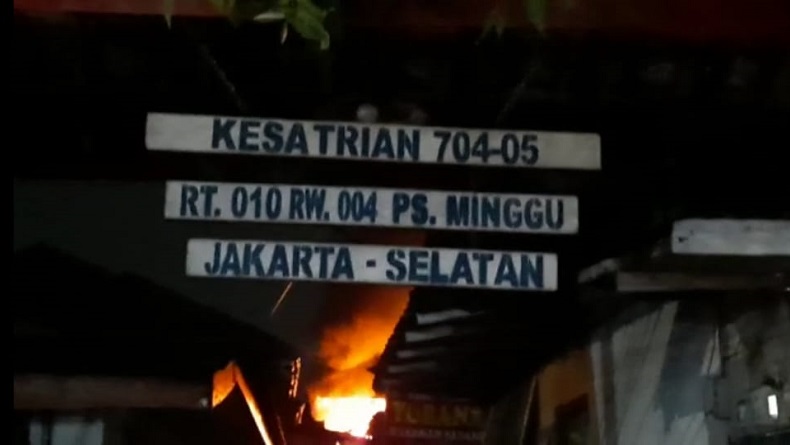 Kebakaran Landa Rumah Warga di Pasar Minggu Jaksel
