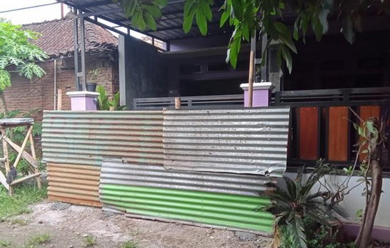 Tak Terima Dituduh Curi HP, Warga Karanganyar Ini Tutup Pintu Rumah Tetangga dengan Seng
